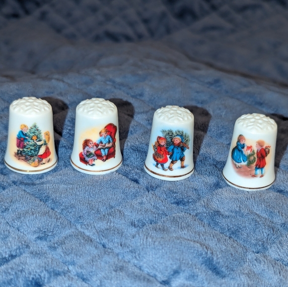 Vintage Avon Christmas Thimbles - Picture 1 of 3